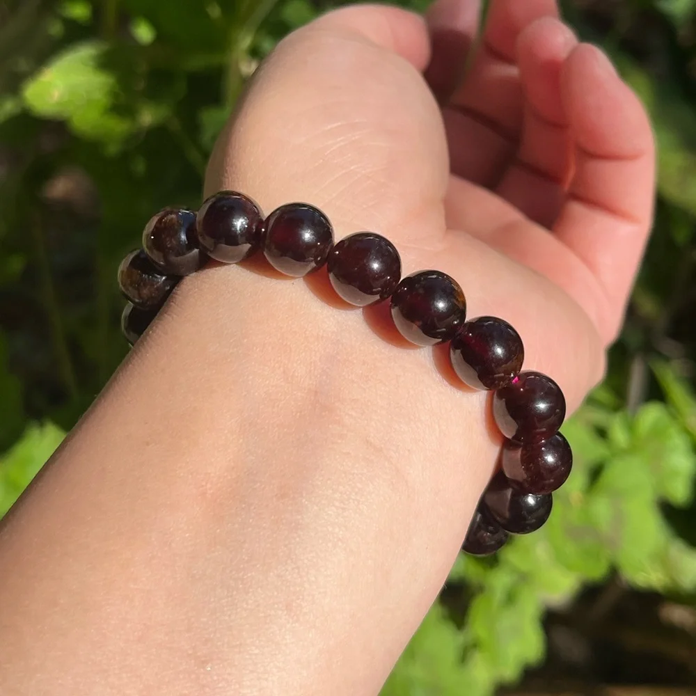 10mm‎ stretchable natural garnet bracelet